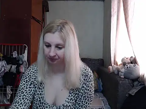 Snapshot of BustyBlond chatting on 01.31.25 BustyBlond online show from 01.31.25