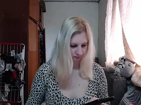 Snapshot of BustyBlond chatting on 02.01.25 BustyBlond online show from 02.01.25