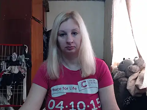 Snapshot of BustyBlond chatting on 02.03.25 BustyBlond online show from 02.03.25