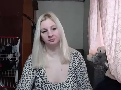 Snapshot of BustyBlond chatting on 02.06.25 BustyBlond online show from 02.06.25