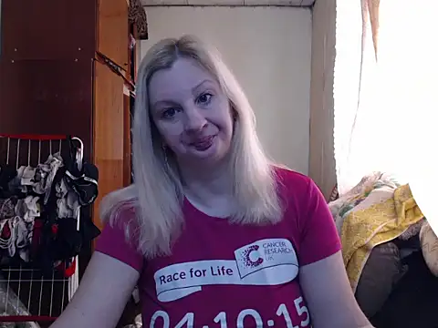 Snapshot of BustyBlond chatting on 02.10.25 BustyBlond online show from 02.10.25