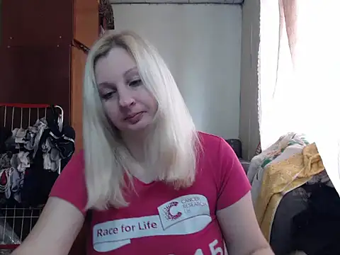 Snapshot of BustyBlond chatting on 02.10.25 BustyBlond online show from 02.10.25