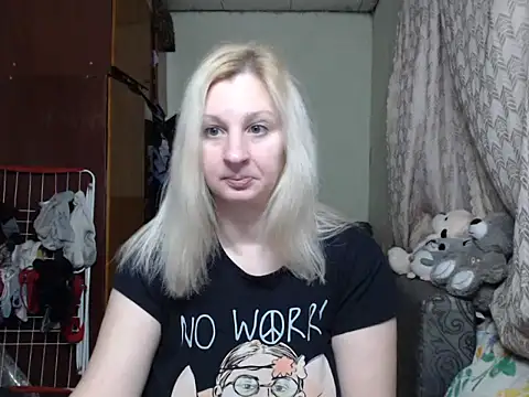 Snapshot of BustyBlond chatting on 02.11.25 BustyBlond online show from 02.11.25
