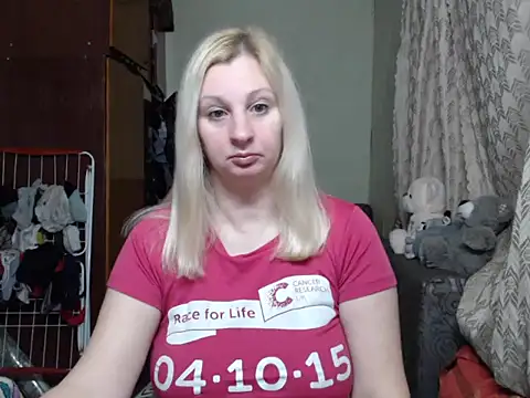 Snapshot of BustyBlond chatting on 02.12.25 BustyBlond online show from 02.12.25
