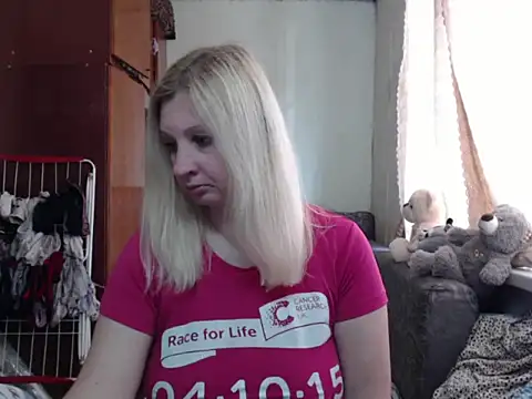 Snapshot of BustyBlond chatting on 02.13.25 BustyBlond online show from 02.13.25