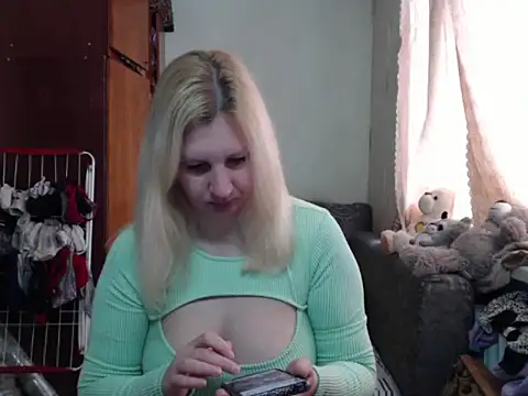 Snapshot of BustyBlond chatting on 02.15.25 BustyBlond online show from 02.15.25