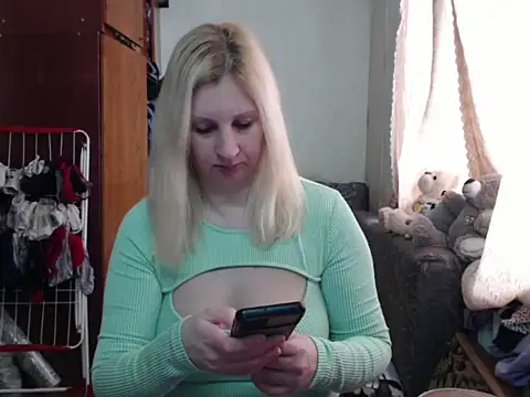 Snapshot of BustyBlond chatting on 02.15.25 BustyBlond online show from 02.15.25