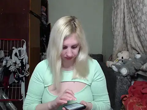 Snapshot of BustyBlond chatting on 02.20.25 BustyBlond online show from 02.20.25