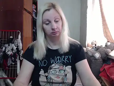 Snapshot of BustyBlond chatting on 02.21.25 BustyBlond online show from 02.21.25