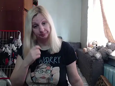 Snapshot of BustyBlond chatting on 02.21.25 BustyBlond online show from 02.21.25