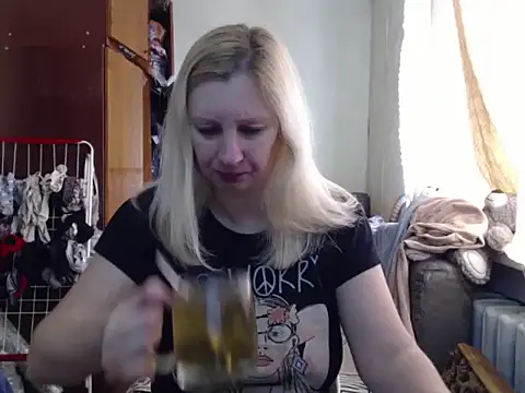 Snapshot of BustyBlond chatting on 02.22.25 BustyBlond online show from 02.22.25