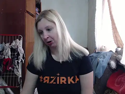 Snapshot of BustyBlond chatting on 02.23.25 BustyBlond online show from 02.23.25
