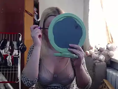 Snapshot of BustyBlond chatting on 02.26.25 BustyBlond online show from 02.26.25