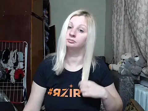 Snapshot of BustyBlond chatting on 02.26.25 BustyBlond online show from 02.26.25