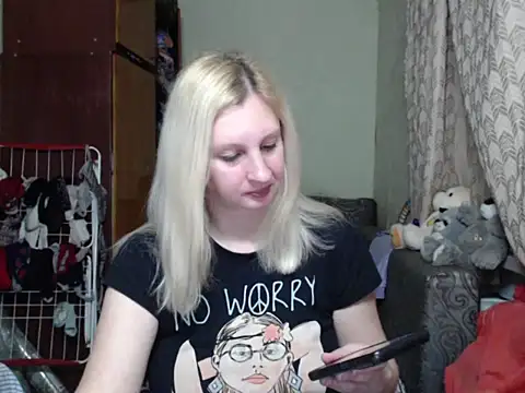 Snapshot of BustyBlond chatting on 02.27.25 BustyBlond online show from 02.27.25