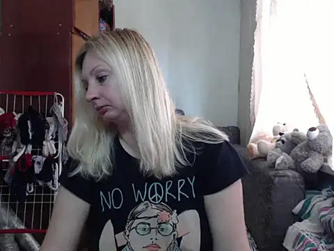 Snapshot of BustyBlond chatting on 02.28.25 BustyBlond online show from 02.28.25
