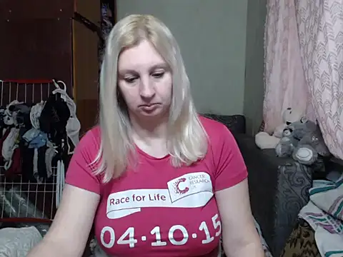 Snapshot of BustyBlond chatting on 03.04.25 BustyBlond online show from 03.04.25