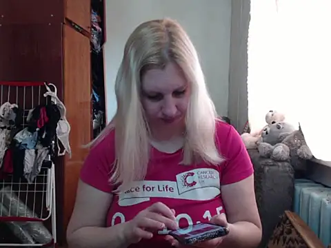 Snapshot of BustyBlond chatting on 03.05.25 BustyBlond online show from 03.05.25