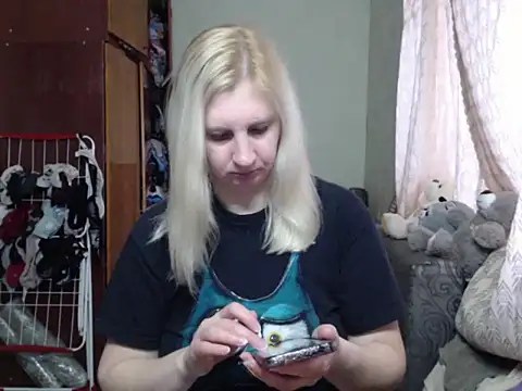 Snapshot of BustyBlond chatting on 03.10.25 BustyBlond online show from 03.10.25