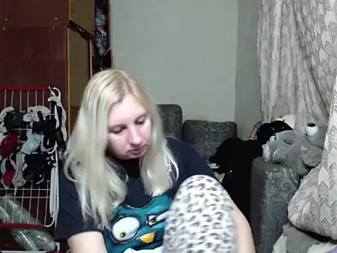 Snapshot of BustyBlond chatting on 03.11.25 BustyBlond online show from 03.11.25