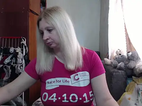 Snapshot of BustyBlond chatting on 03.12.25 BustyBlond online show from 03.12.25