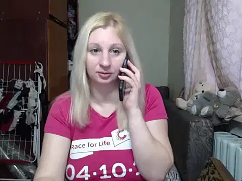 Snapshot of BustyBlond chatting on 03.12.25 BustyBlond online show from 03.12.25