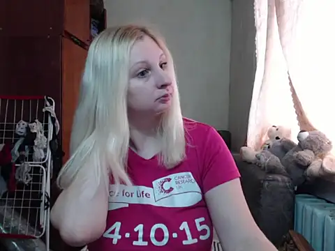 Snapshot of BustyBlond chatting on 03.13.25 BustyBlond online show from 03.13.25