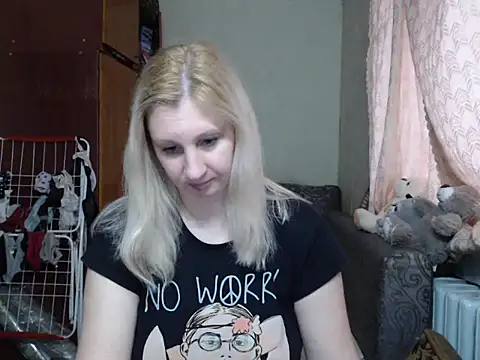 Snapshot of BustyBlond chatting on 03.13.25 BustyBlond online show from 03.13.25