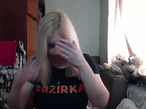Snapshot of BustyBlond chatting on 03.14.25 BustyBlond online show from 03.14.25