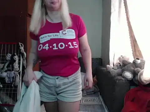 Snapshot of BustyBlond chatting on 03.15.25 BustyBlond online show from 03.15.25