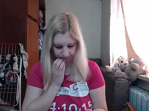 Snapshot of BustyBlond chatting on 03.17.25 BustyBlond online show from 03.17.25