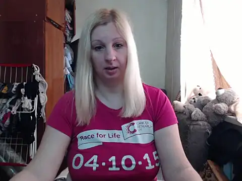 Snapshot of BustyBlond chatting on 03.17.25 BustyBlond online show from 03.17.25