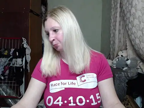 Snapshot of BustyBlond chatting on 03.17.25 BustyBlond online show from 03.17.25