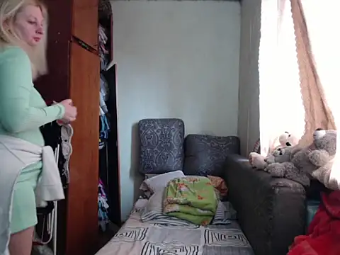 Snapshot of BustyBlond chatting on 03.18.25 BustyBlond online show from 03.18.25