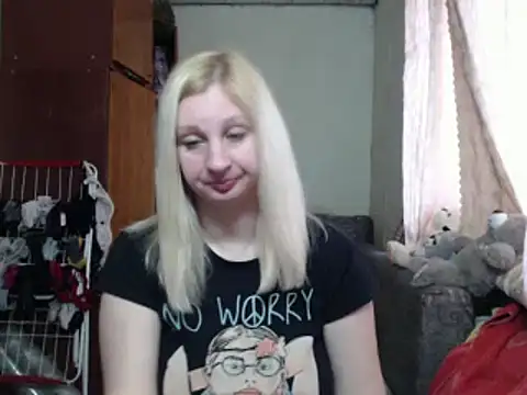 Snapshot of BustyBlond chatting on 03.18.25 BustyBlond online show from 03.18.25