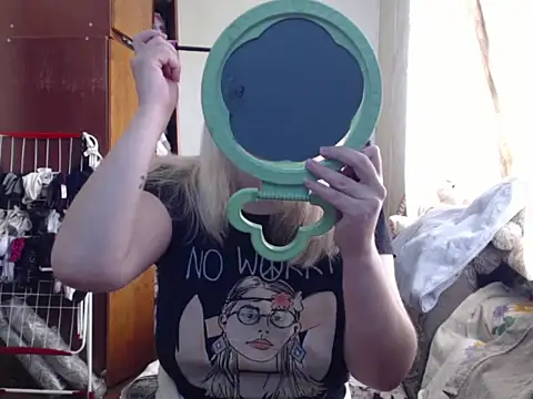 Snapshot of BustyBlond chatting on 03.19.25 BustyBlond online show from 03.19.25