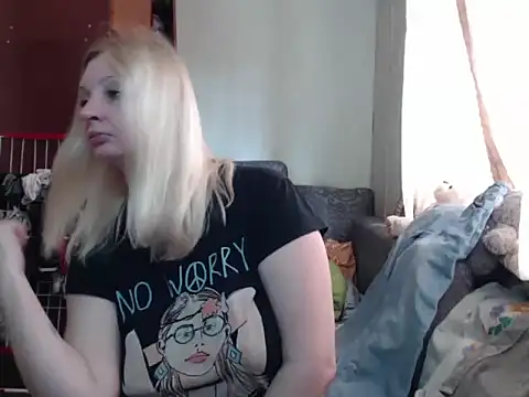 Snapshot of BustyBlond chatting on 03.19.25 BustyBlond online show from 03.19.25