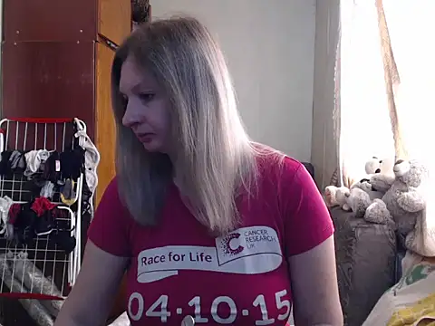 Snapshot of BustyBlond chatting on 03.21.25 BustyBlond online show from 03.21.25
