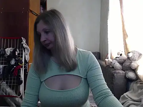 Snapshot of BustyBlond chatting on 03.22.25 BustyBlond online show from 03.22.25