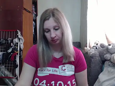 Snapshot of BustyBlond chatting on 03.22.25 BustyBlond online show from 03.22.25