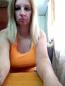 Snapshot of BustyBlond chatting on 09.14.25 BustyBlond online show from 09.14.25