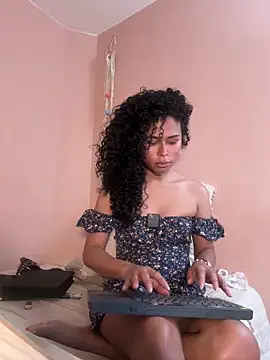 Snapshot of GabriSaenz chatting on 12.03.24 GabriSaenz online show from 12.03.24