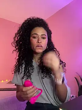 Snapshot of GabriSaenz chatting on 12.12.24 GabriSaenz online show from 12.12.24