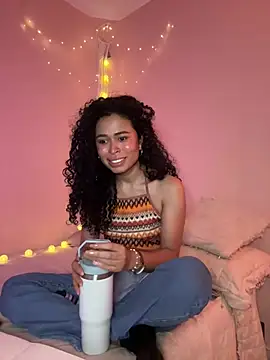 Snapshot of GabriSaenz chatting on 12.13.24 GabriSaenz online show from 12.13.24