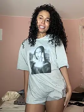 Snapshot of GabriSaenz chatting on 12.14.24 GabriSaenz online show from 12.14.24