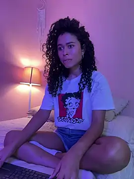 Snapshot of GabriSaenz chatting on 12.15.24 GabriSaenz online show from 12.15.24