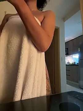 Snapshot of GabriSaenz chatting on 12.18.24 GabriSaenz online show from 12.18.24