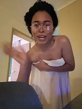 Snapshot of GabriSaenz chatting on 12.22.24 GabriSaenz online show from 12.22.24