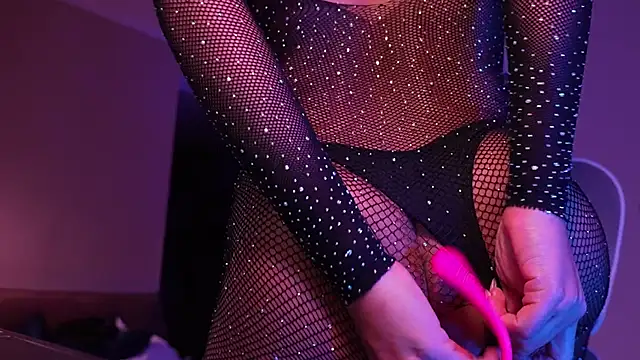 Snapshot of GabriSaenz chatting on 12.28.24 GabriSaenz online show from 12.28.24