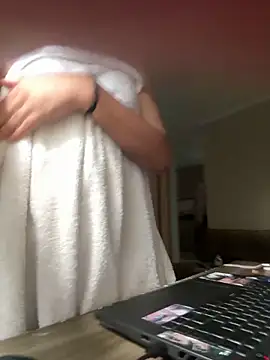 Snapshot of GabriSaenz chatting on 12.28.24 GabriSaenz online show from 12.28.24